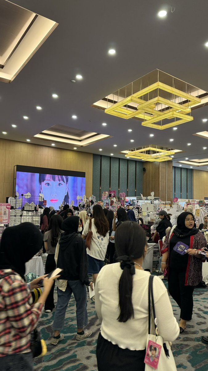 moontimemolala_'s tweet photo. Kita masih di P-Land ya guys yang mau jastip masih bisa ya dm aja🥰 https://t.co/Lnqx6hrwQR