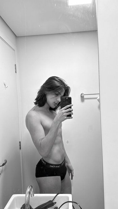 Oi https://t.co/YhDhbNsbPp