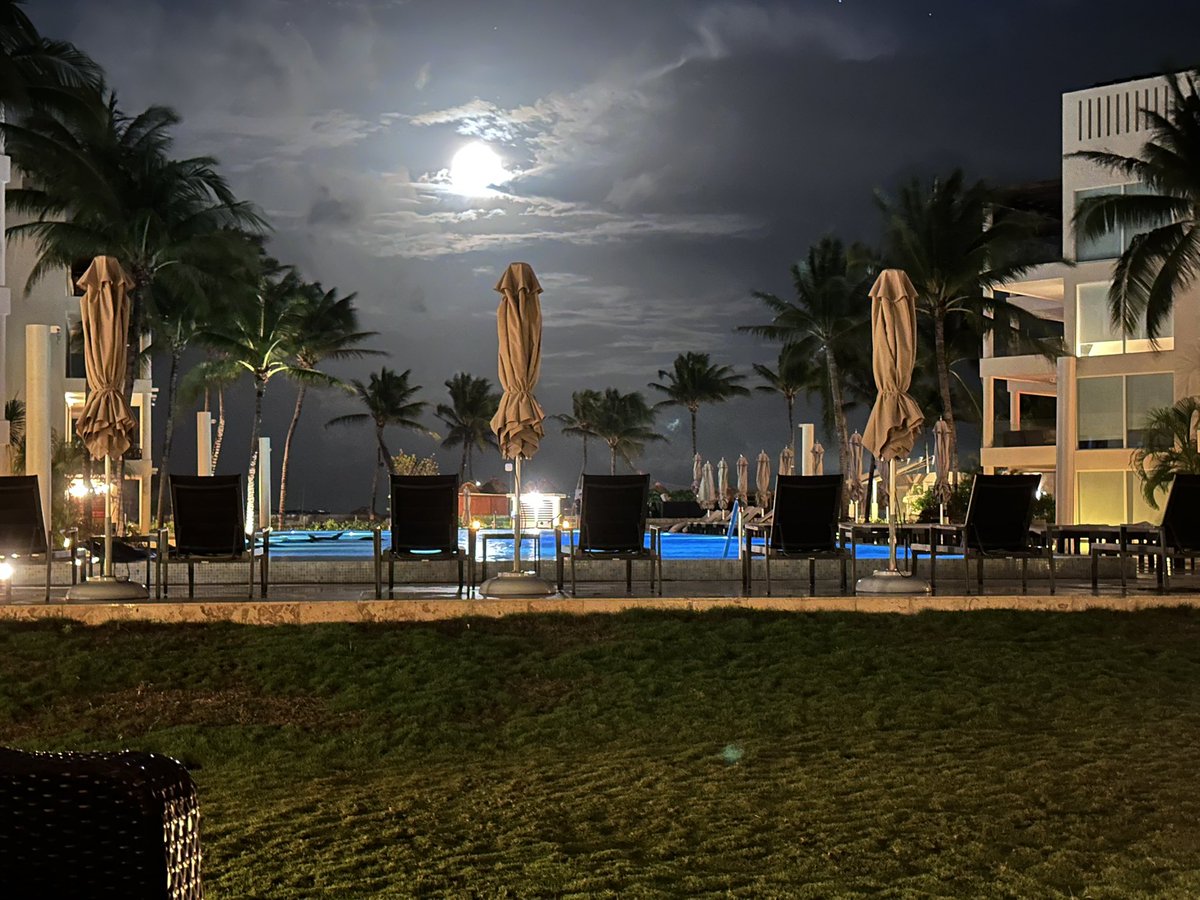 The moon is pretty tonight in Playa Del Carmen!