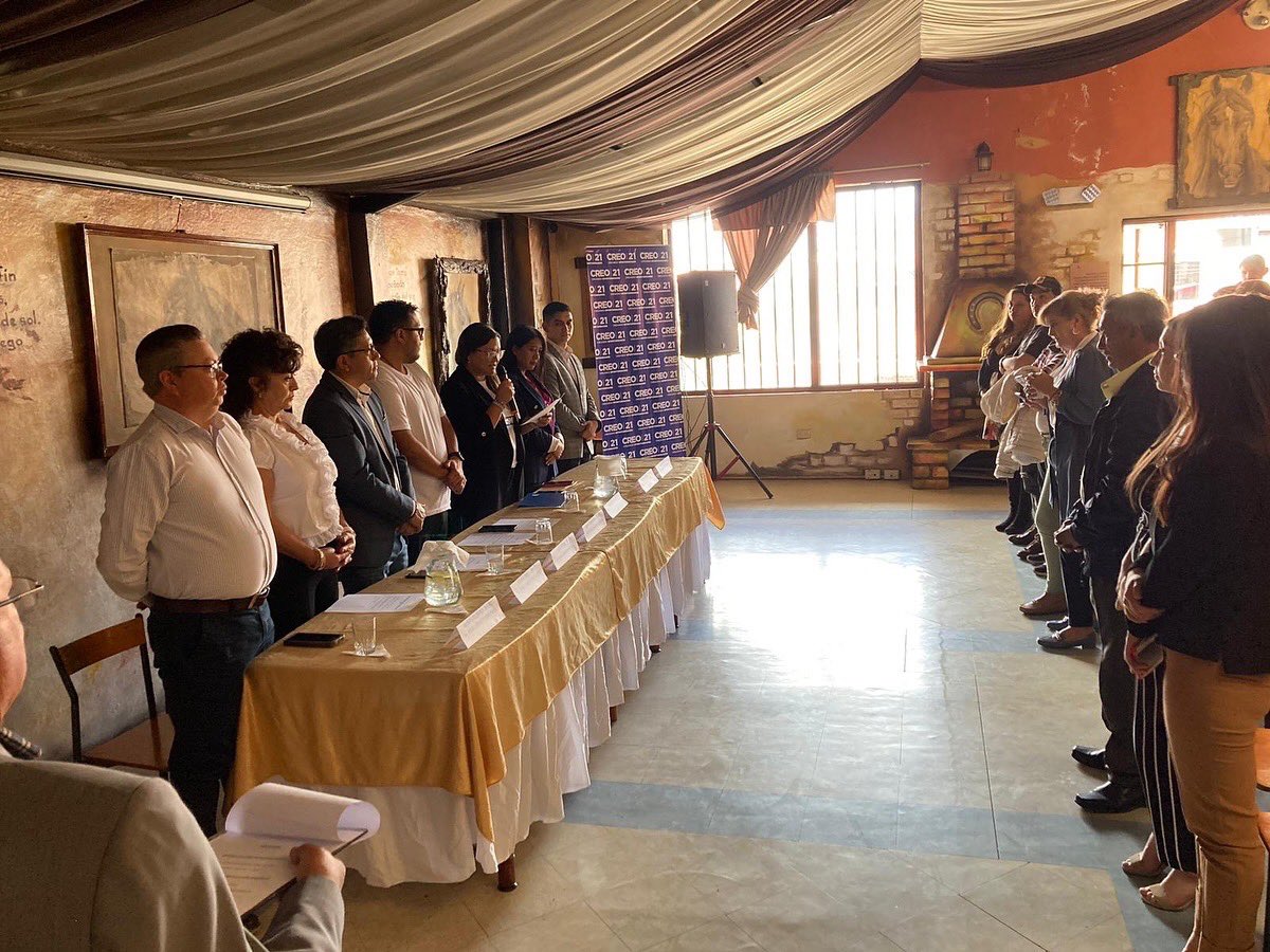 juanflores18's tweet photo. ¡BIENVENIDOS AL MOVIMIENTO CREO!

Hemos incorporado a René, Maricela, Javier, Elsita y Emilio a nuestro equipo de @CREOEcuador en la provincia de #Azuay 🇪🇨

Ellos asumirán el reto de coordinar y reestructurar a nuestros equipos en los 15 cantones de la provincia y trabajar de cerca a nuestras bases durante esta nueva etapa 🙌

#CreandoOportunidades #CREO21
#JuntosPodemosLograrlo