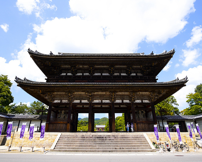 nihonjintamasii's tweet photo. 京都市が世界遺産・仁和寺の門前でホテル建設を「特例」で許可

周辺住民「景観や住環境を害しており、建築基準法に違反」と建設許可取り消しを求め提訴

京都市の景観条例(第一条)に違反‼️

「京都市は世界遺産・仁和寺門前のホテル建設の許可を取り消すべき」  

と思う方はリツイートして下さい。 https://t.co/kAGaJOGJwf