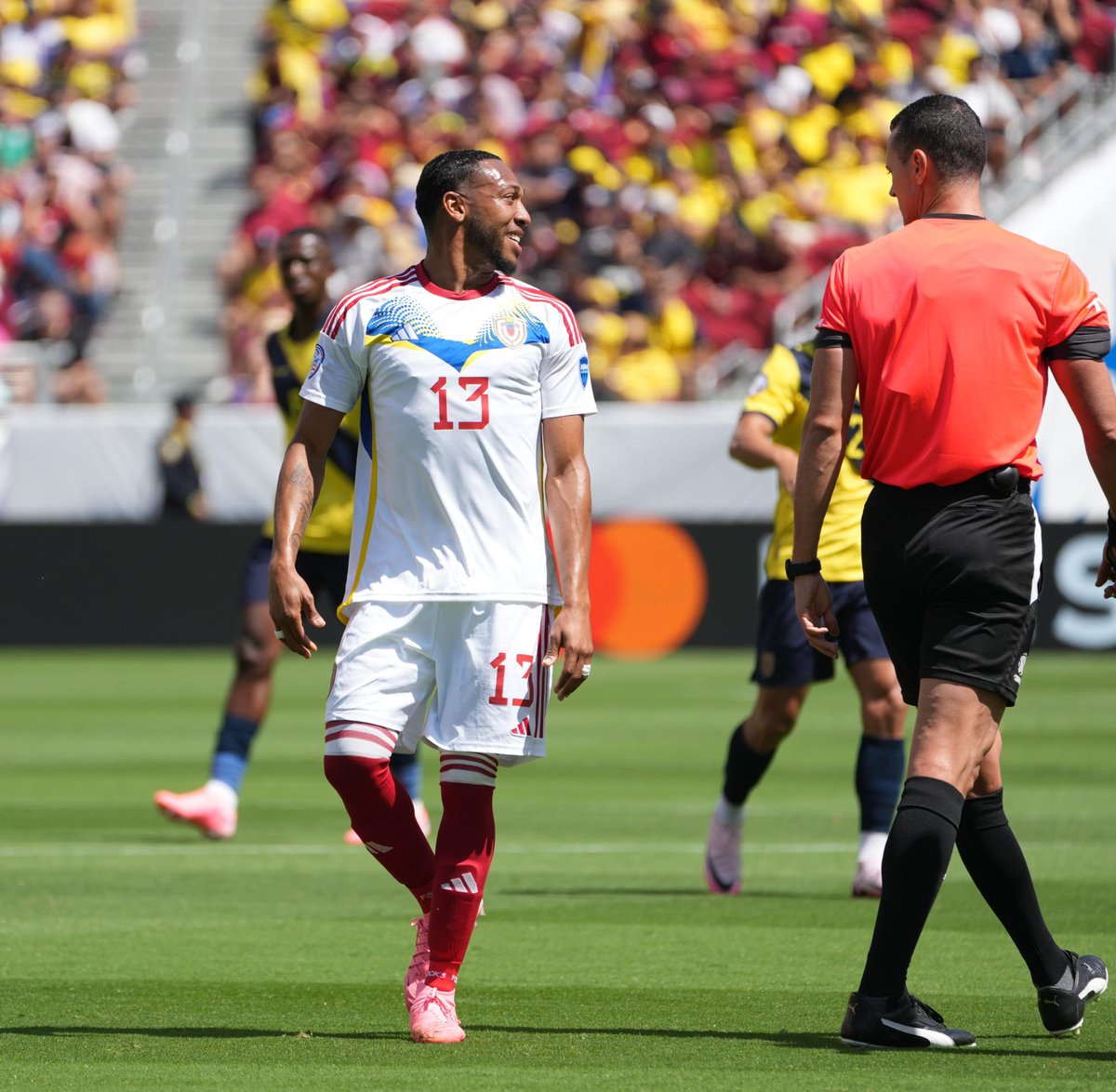 Cuando se trata de todo un país, no hay golpe que nos detenga.

¡Vamos, Venezuela! ¡Vamos juntos!

<a href="/SeleVinotinto/">La Vinotinto</a> 🇻🇪