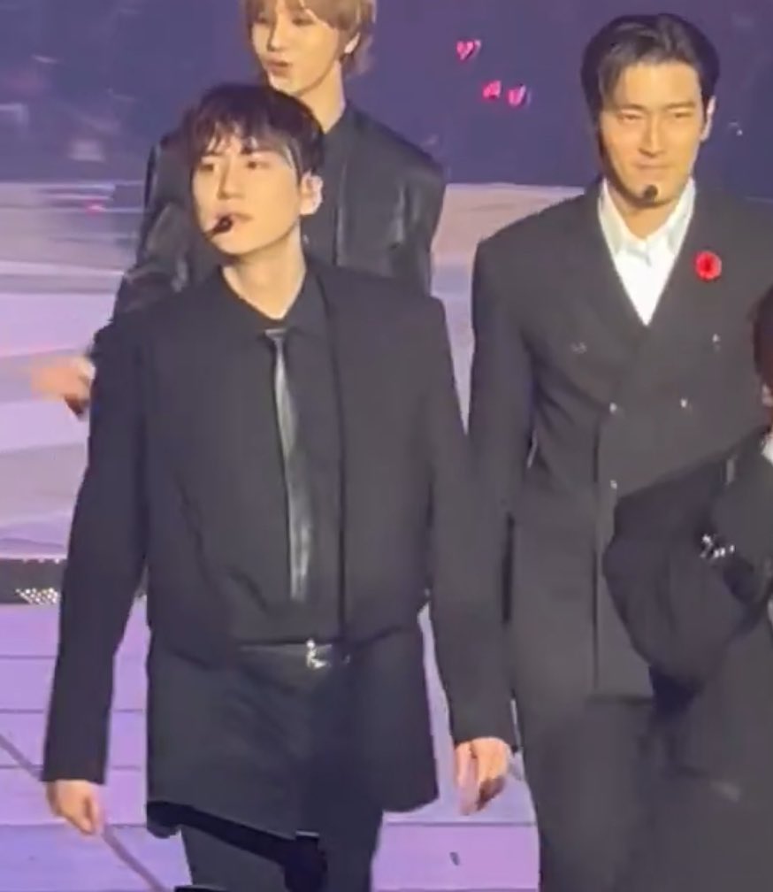 Didwonkyu's tweet photo. 240622

 <SUPER SHOW SPIN-OFF : Halftime> in SEOUL Day1

Black Suit 👔🌹

#SUPERJUNIOR #슈퍼주니어 #siwon #kyuhyun #시원 #규현 #wonkyu https://t.co/ksdh8XnZoP