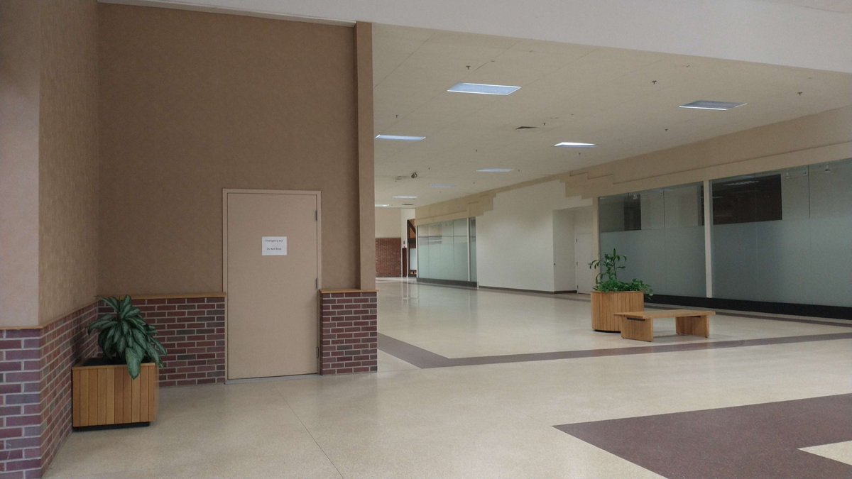 SwankProf's tweet photo. Made a revisit to Pine Tree Mall in Marinette, Wisconsin over the memorial weekend. This is sadly all that remains. #deadmall #pinetreemall #urbex #youtuber #liminal https://t.co/Gtx5KcMQws