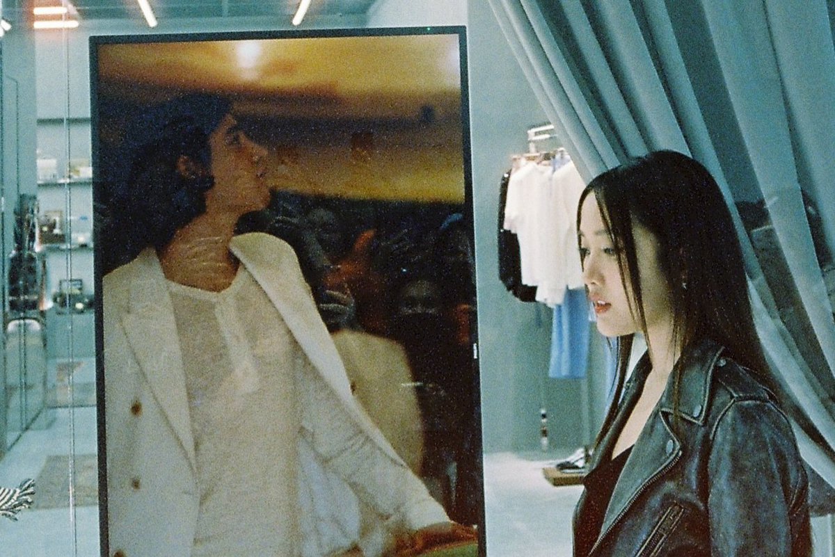 Gam_TheGang's tweet photo. 20240517 Grand Opening of Golden Goose with Freen @ Emquartier 🖤🌷
📷 Minolta Hi-Matic AF
🎞 Vibe Max 800
#GammoFilm #SnapFilmWithFreenBecky
OPENING STORE WITH SAROCHA
#GoldenGooseFREEN
#srchafreen #ฟรีนสโรชา https://t.co/WJXVTGx8BJ