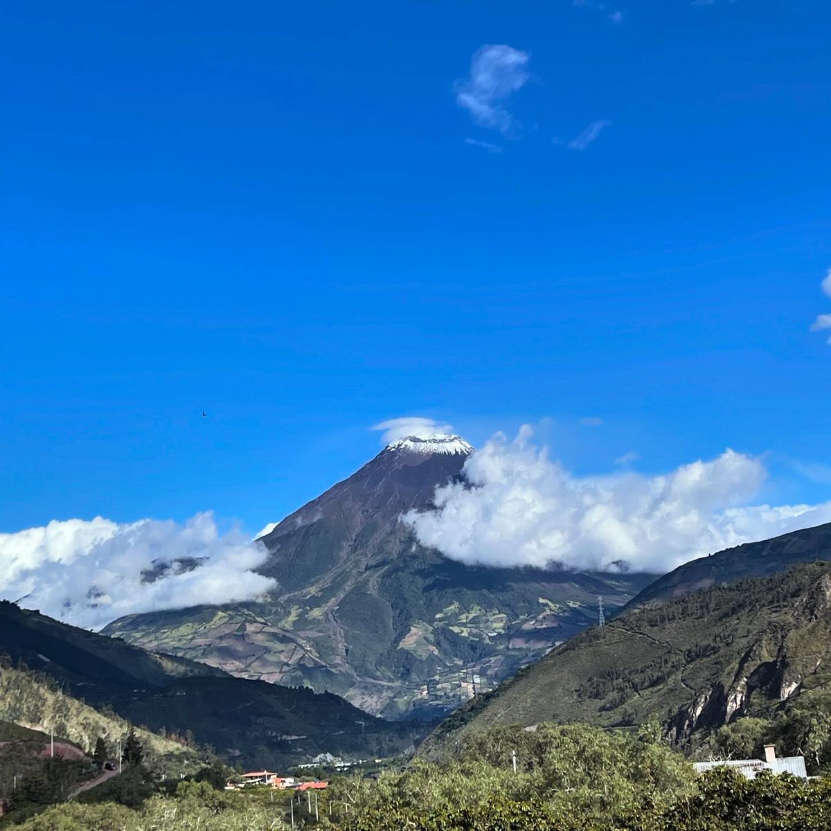TheKey_22's tweet photo. Pray for our team of 25 as we serve the people of Ecuador this week! https://t.co/moqL3xTn61