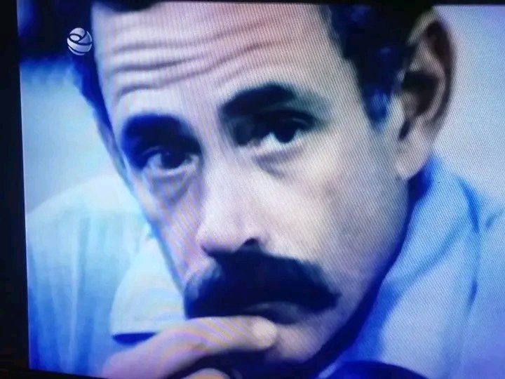 RosaPerez7408's tweet photo. ... "No es un traidor... Es un héroe"....

#HéroesDelSilencio #63MININT #UnaHistoriaJuntos ♥️💚
#EnSilencioHaTenidoQueSer https://t.co/2W9ZLyyqLa