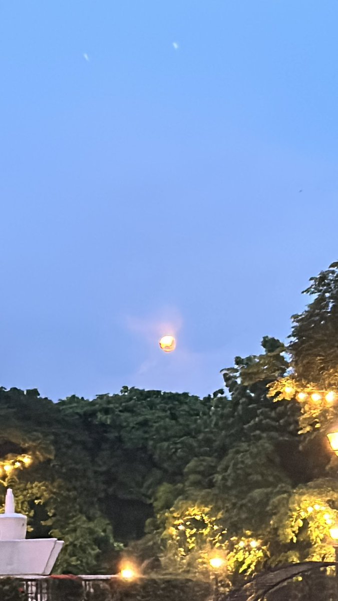 yesjaymie's tweet photo. The full moon looking like the golden snitch the other night. 🌕 It was gold and glowing! https://t.co/pQPWkztd9O