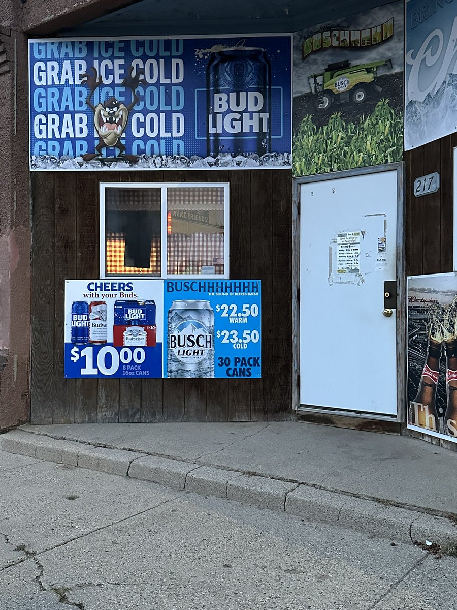 ASpidersWueb's tweet photo. Welcome to South Dakota, where you have to pay an extra $1 to get a case of beer that’s cold. But you can get a tall Tito’s redbull for $6 https://t.co/hXqYryHlzx