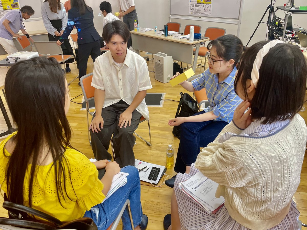 s_NPOcenter's tweet image. 『#NPOx学生・次世代x未来社会』
昨日は、会場・オンラインを含めたくさんの先輩NPO・NGO、学生・次世代の皆さまに参加していただき、活発な意見交換・交流が行われました。
最後の集合写真の笑顔が見れてよかったです🤗✨参加・協力いただいた皆様ありがとうございました🙇‍♂️