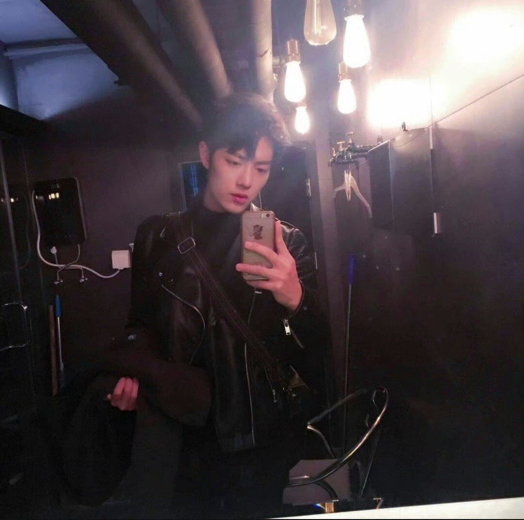 eye2i2's tweet photo. 거울셀카 https://t.co/pa2W39lq87