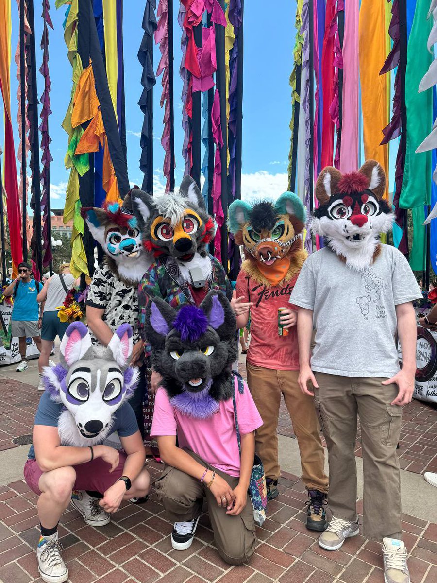 DergDergDerg's tweet photo. Pride w friends :3 https://t.co/dYYwugqfuZ