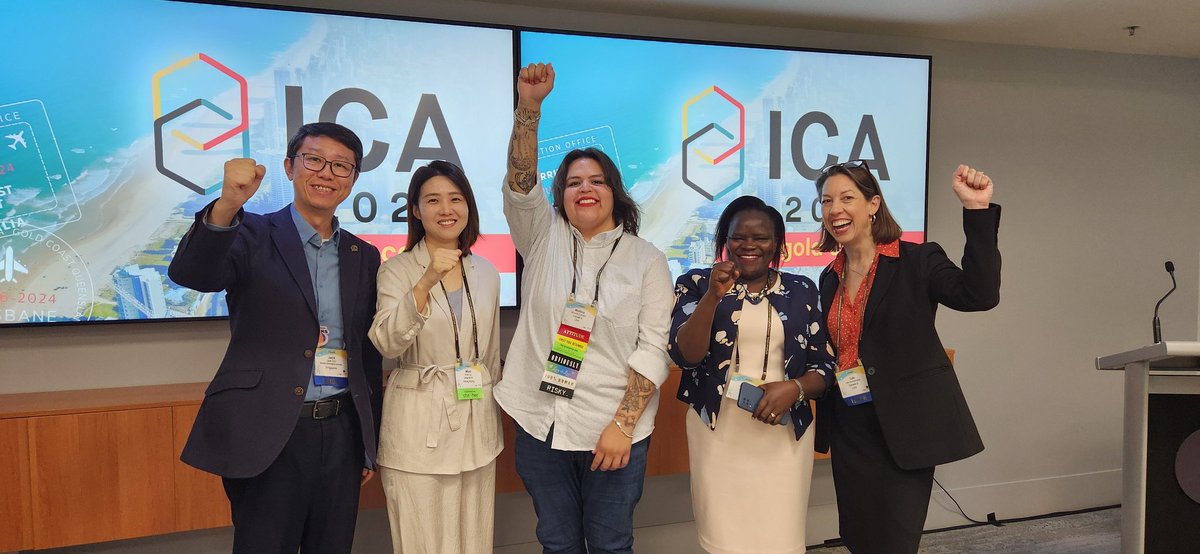 jacklqiu's tweet photo. Is mobile phone empowering migrants, rural women &amp; ppl of color? Or endangering them? Excellent panel that empowers us scholars #ica24 https://t.co/aJmueB7F8Z