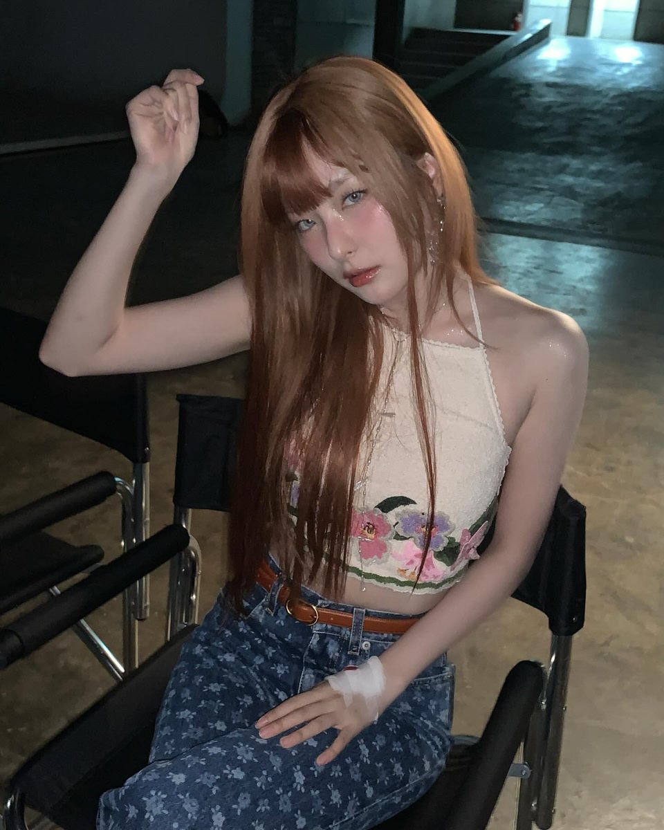 surugikang's tweet photo. massive gratitude to my dearest Irene unnie for taking these portraits of me. it hits me, the fact that she gets better and better in taking photos. i was only at the filming set yet she made it look like i was preparing for a  fashion show. https://t.co/3B7qWz4yBZ