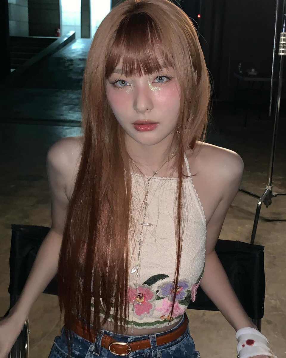 surugikang's tweet photo. massive gratitude to my dearest Irene unnie for taking these portraits of me. it hits me, the fact that she gets better and better in taking photos. i was only at the filming set yet she made it look like i was preparing for a  fashion show. https://t.co/3B7qWz4yBZ