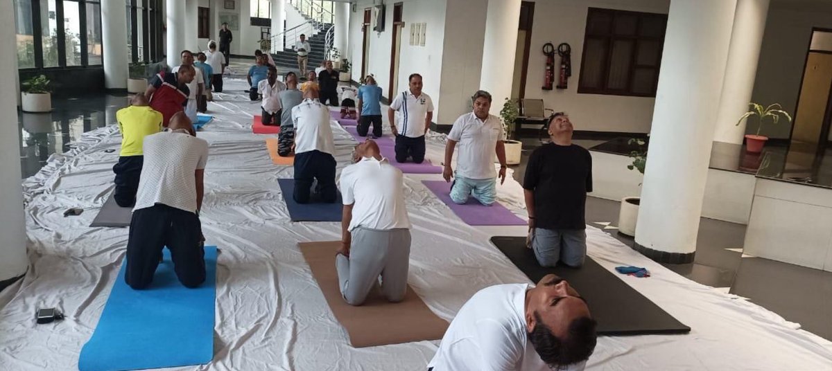 RMLNLUOFFICIAL's tweet photo. International Yoga Day was celebrated under the leadership of dynamic Vice Chancellor Prof. (Dr.) Amar Pal Singh joined by Prof. Manish Singh, Dr. Rajneesh Yadav, Dr. Malay Pandey, Dr. AD Singh, Dr. Manish Bajpai, Sanjay ji and enthusiastic staff members. #Yoga2024 https://t.co/dFSBP1T418