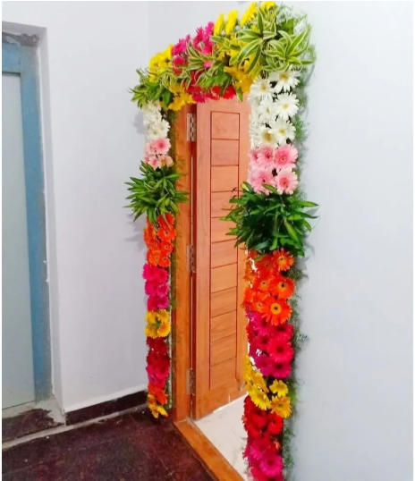 GetFlowersDaily's tweet photo. 🏡✨ Welcome Home with Our Fresh House Warming Ceremony Essentials! ✨🏡
🌐 Visit our website at [https://t.co/EIwtKAa4in]
#HouseWarming #Bangalore #NewBeginnings #Celebrate #HomeSweetHome #Memories #EventPlanning #PartyPlanning https://t.co/2rz1iVqliT