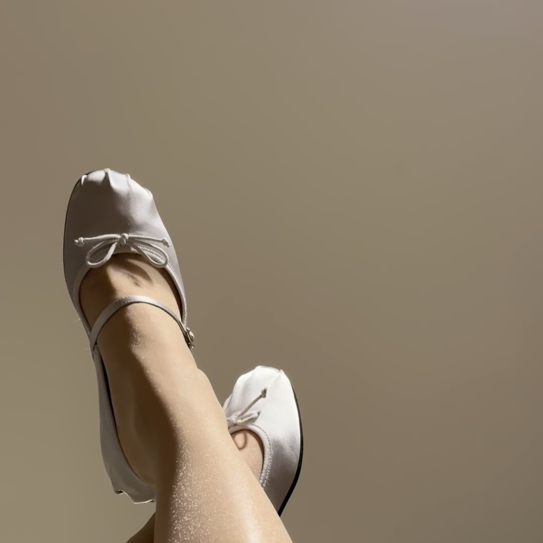 #文爱 #丝袜 #剧情 #反差 #偷情 梅雨季 湿湿的