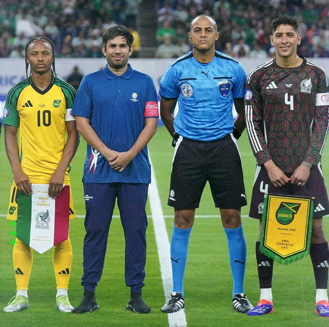 Ya cada vez llevan niños discapacitados más grandes a la ceremonia de inicio del partido