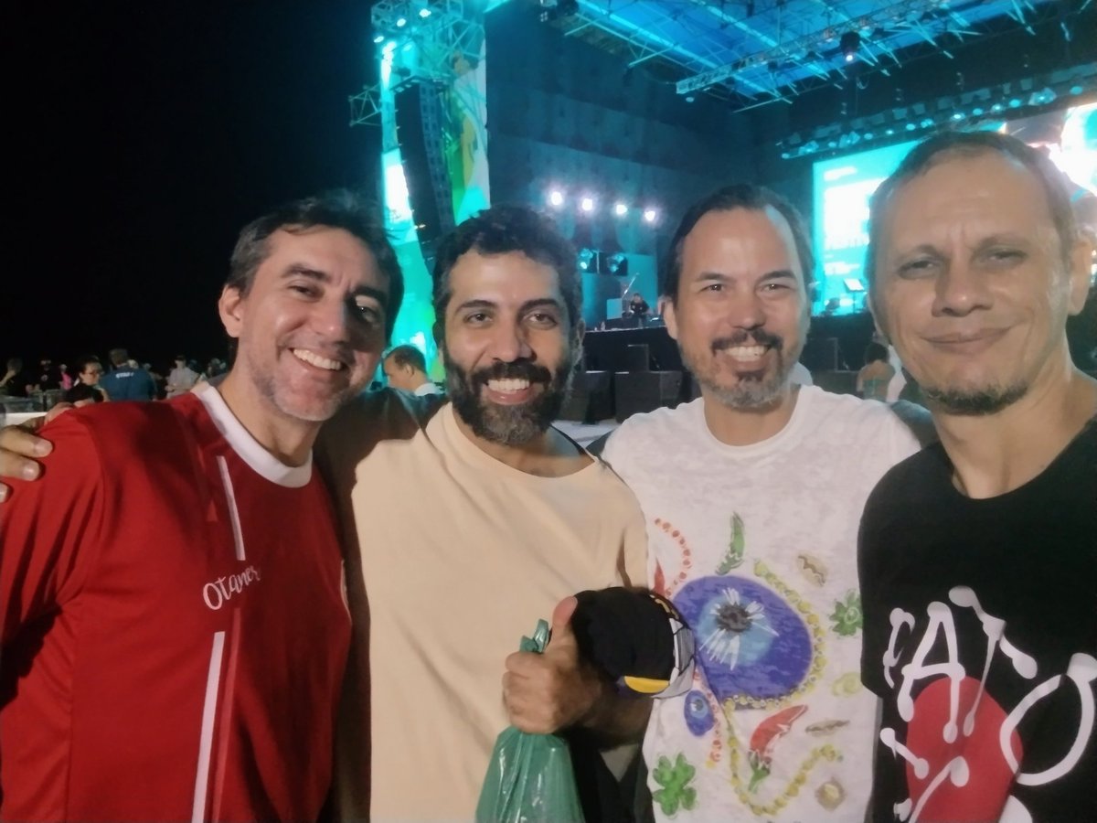 donniedarko73's tweet photo. pato fu & orquestra ouro preto: rotorquestra de liquidificafu @ praia de copacabana
#patofu #orquestraouropreto #rotorquestradeliquidificafu #praiadecopacabana #copacabana #riodejaneiro
@lacumbuca @manoelmagalhaez https://t.co/qdVbUJwNmf