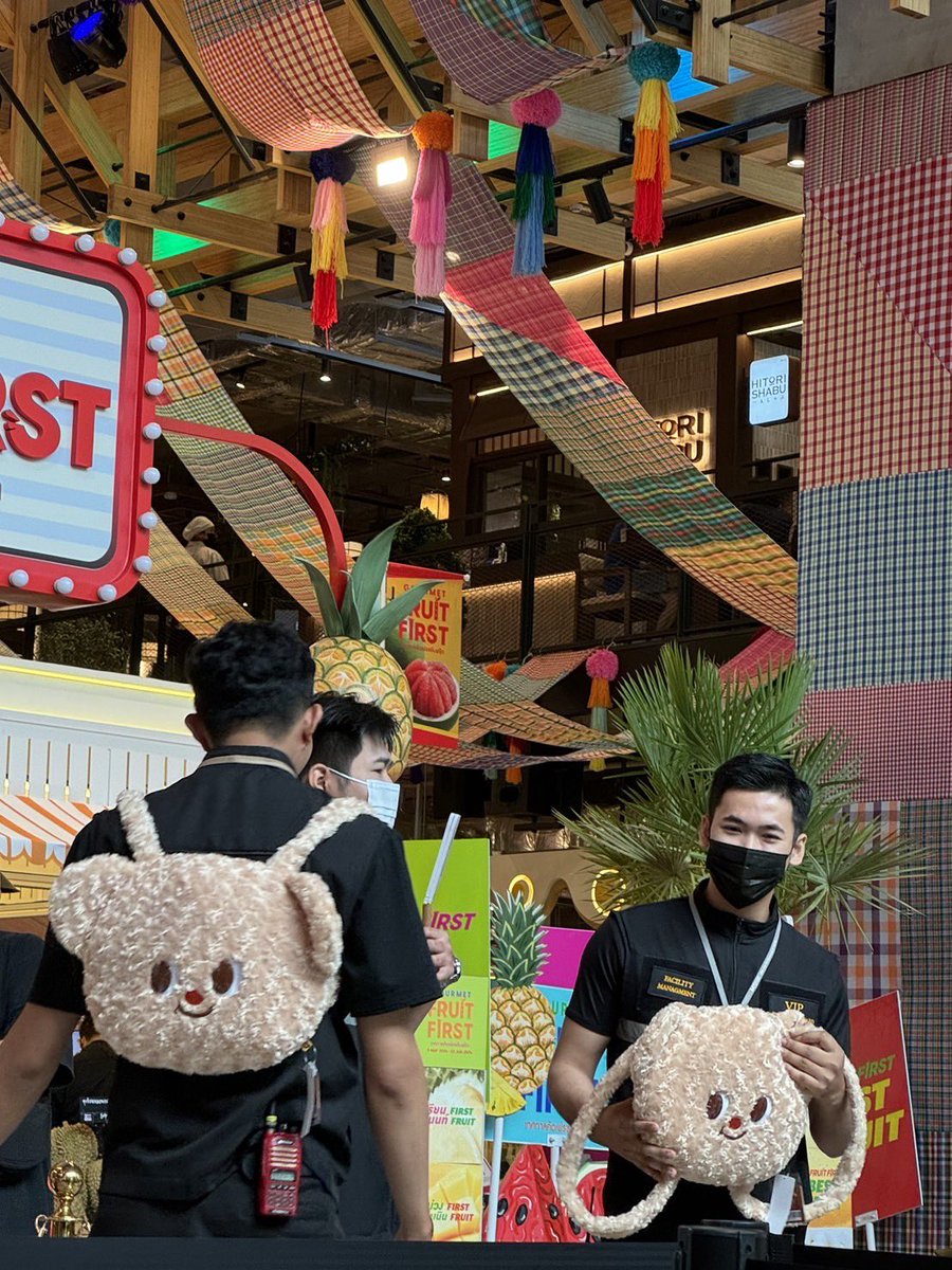 thatgingerale's tweet photo. การ์ดศลปอื่นห้อยป้าย all area 
การ์ดน้องเนยสะพายกระเป๋าน้องเนย 55555555555555

#Butterbear #ด้อมน้องเนย https://t.co/eRMwmPDffQ