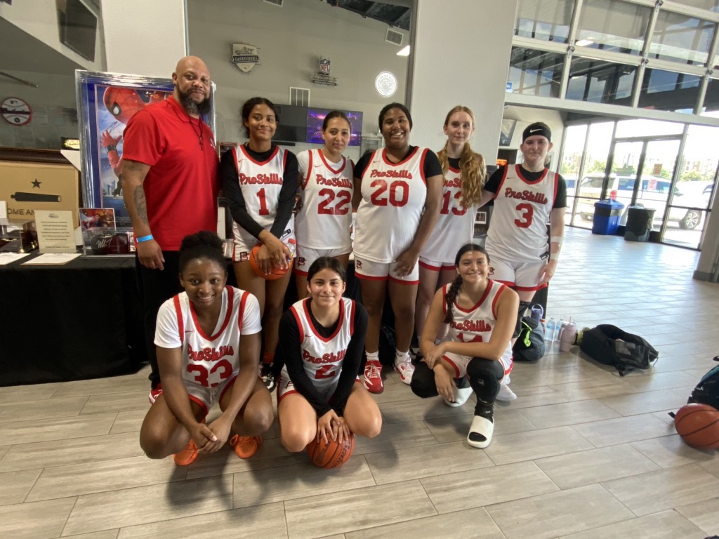 LadyPS_SATX's tweet photo. '25s went 2-1 today @ #CTXSHOWDOWN Nice work ladies👏🏿 🚨 Lets get ready for @Road2Natls‼️
@ACH_GBB @BHSHoundBball @bhsorangeball @marisasoto55 @CoachMMWilliams  @vivianbyerly7 @zariahbigham_25 @dilworth12226 @ByerlySusie @swisd_swhgbball @tommet01 https://t.co/p3EjN5ZelD