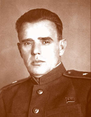 АЧКАСОВ Александр Иванович (1897-1963). Один из первых советских генералов: Генерал-майор (04.06.1940). Русский.КПСС(1918).РККА(1918).Участник ПМВ. Прапорщик. Участник Гражданской. В органах Госбезопасности с 1920 г. Пограничник.В ВОВ начальник Управления оперативных войск НКВД.