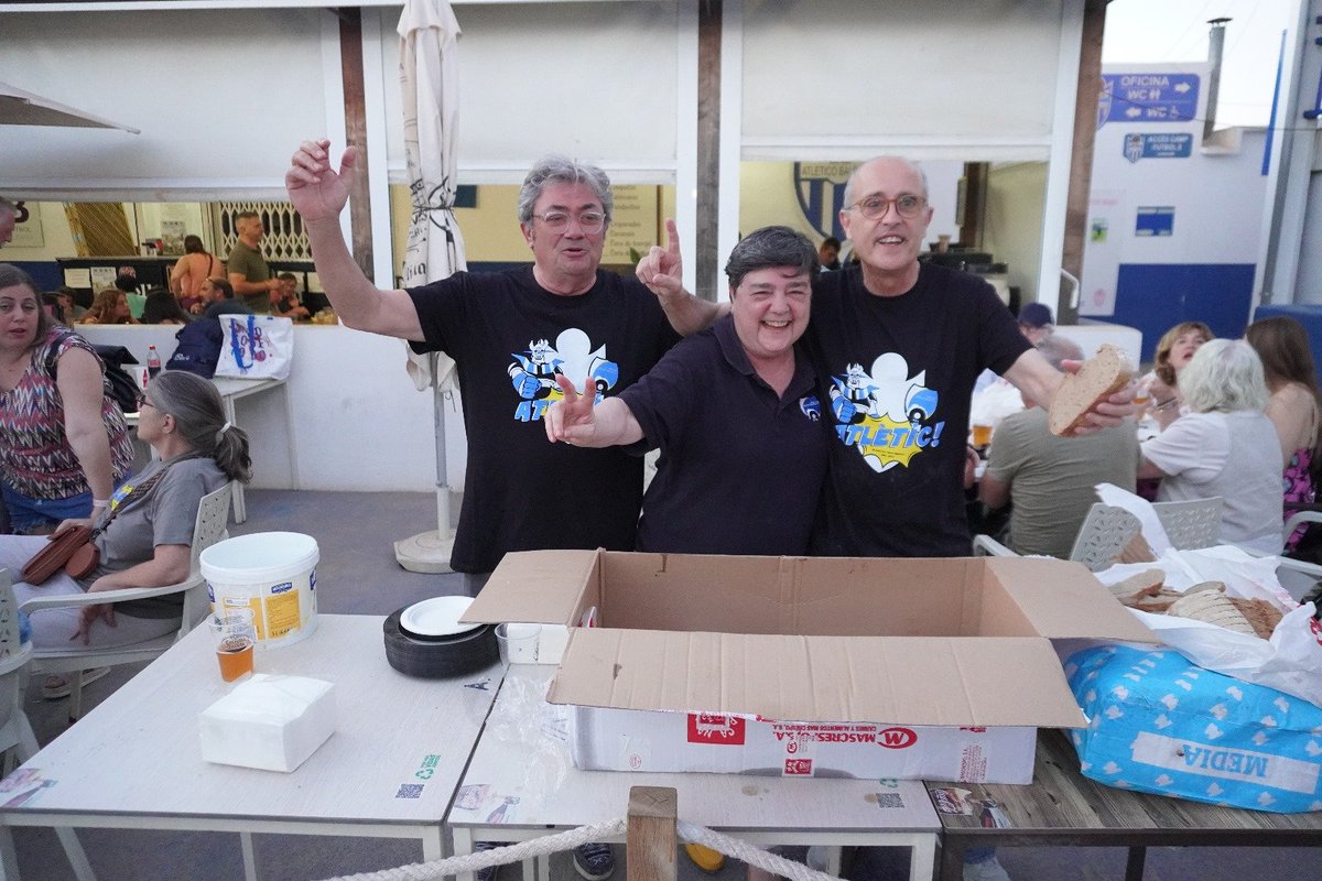 JogoPenya's tweet photo. Magnífic, espectacular, ATLÈTIC BALEARS
Ja amb la ressaca superada volem commemorar la gran vetllada que tenguérem divendres capvespre.
+200 persones a Son Malferit, moltes sorpreses i sobretot gran companyia. https://t.co/zruI1PLRrn