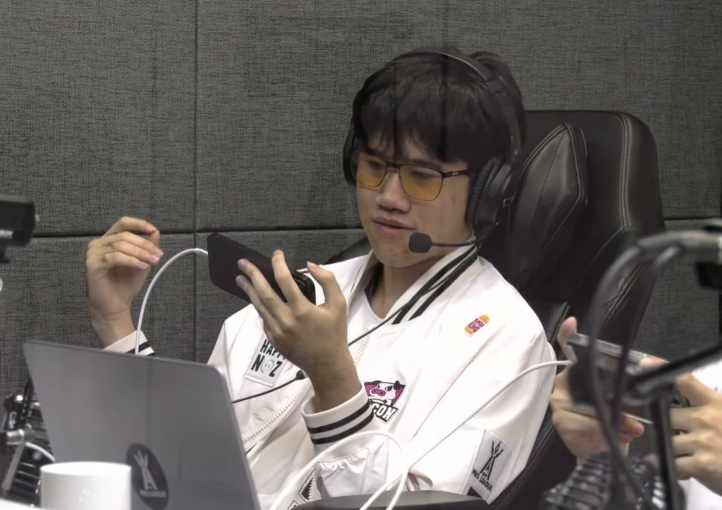 ฟส☃︎🍅 tweet media