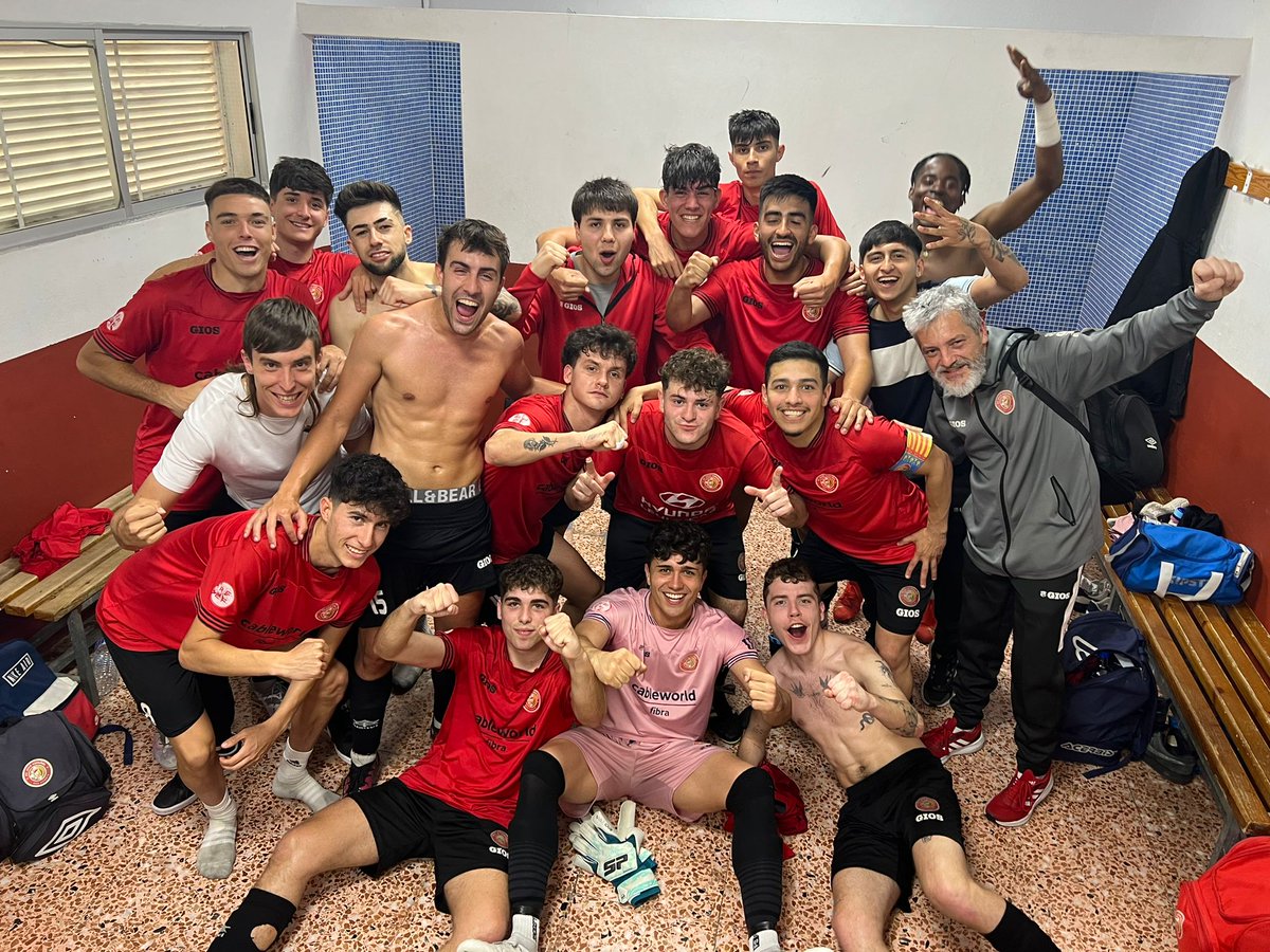 Después del mazazo de ayer, quiero dar las gracias al <a href="/jovesanvicente/">FCJ Español de San Vicente</a> y a su gente por estos dos años de experiencias y mucho aprendizaje.
He disfrutado como un niño tanto en el filial como en el primer equipo!
Siempre 🖤♥️