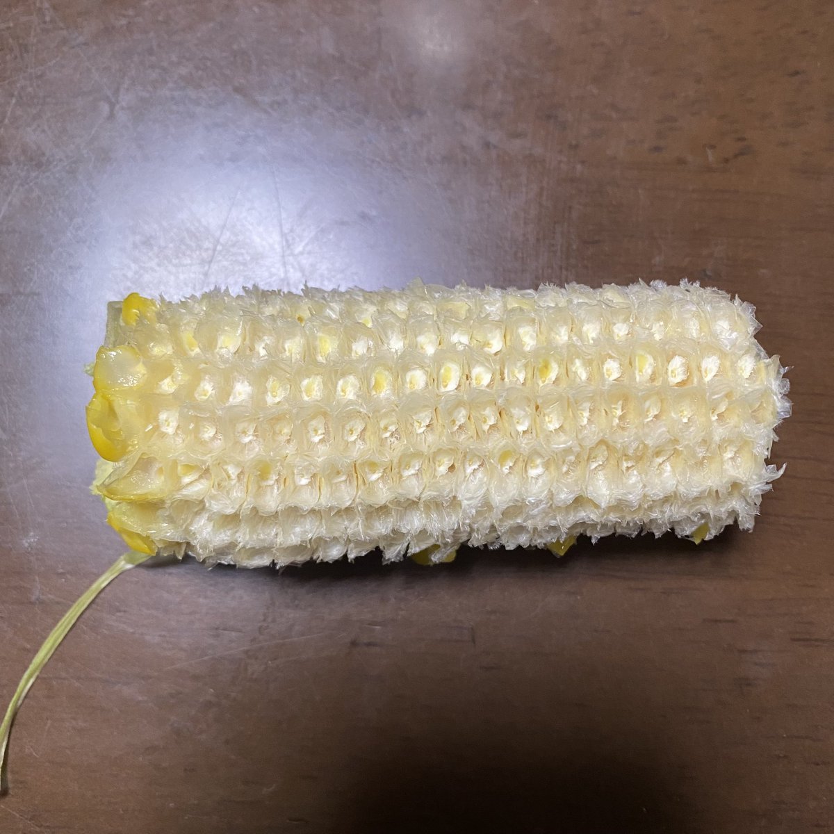 aakiiii's tweet photo. 私はもろこしの食べ方が上手です。 https://t.co/61L5oxBeMk