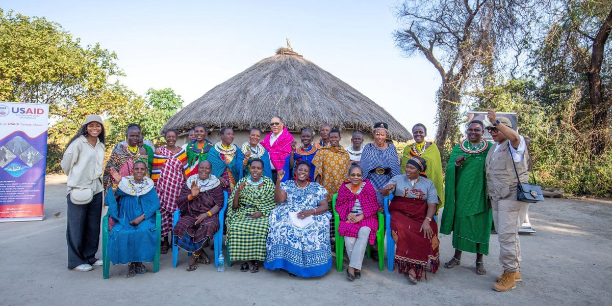 A great joy meeting Queen Sendiga Regional Commissioner of Manyara while discussing some of the excellent conservation projects of USAID in Tanzania. We were delighted to meet with several villages of Maasai People listening and learning from them.