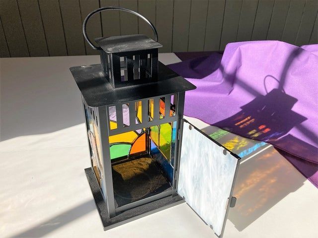 Just one space left!  And it's a miracle there is still even one space as this workshop books out solid all the time ..... Make your own beautiful stained glass lantern in just one day - at our lovely new venue in Bucklebury. #stainedglass #lanterns
buff.ly/4baqUgg