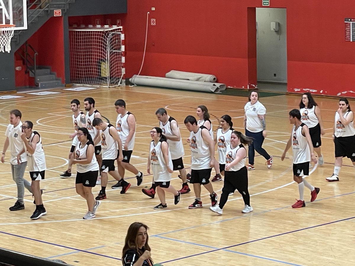 Disfrutando con el ⁦<a href="/TabirakoBaqueST/">Tabirako S.T.</a>⁩ y el ⁦<a href="/araberri/">Araberri Basket Club</a>⁩ con basket repleto de quilates emocionales, valores humanos, deportivos y sociales ❤️💪🏀