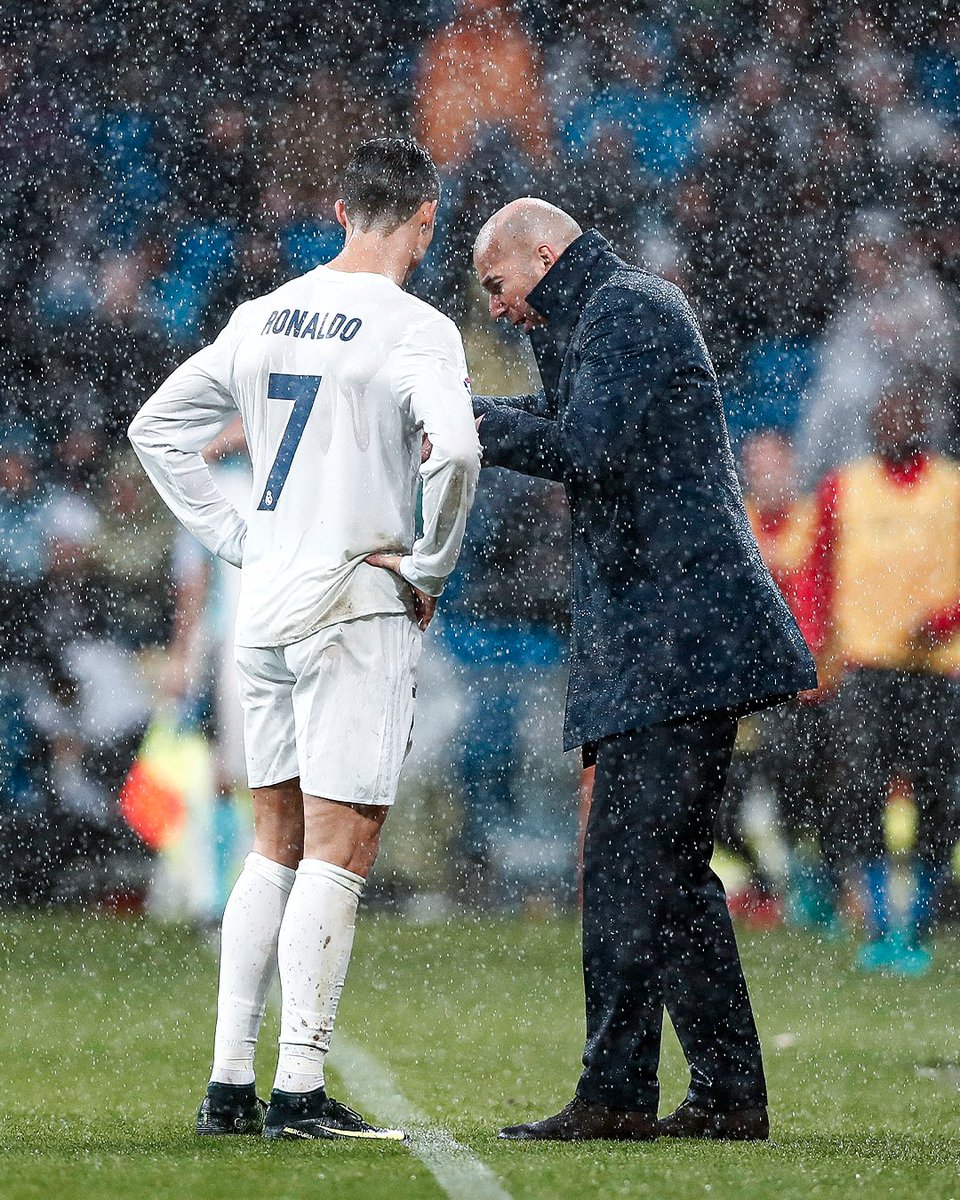 ChampionsLeague's tweet photo. 🌧️ https://t.co/qBYElfPIsi
