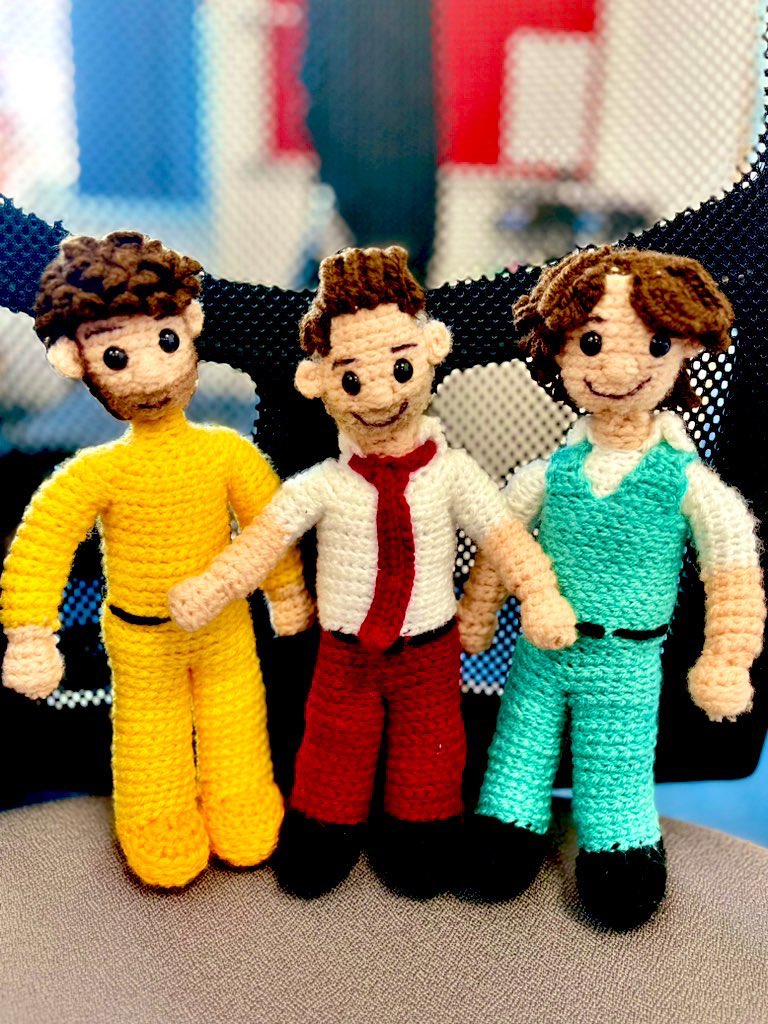JanJan_81's tweet photo. When you’re really missing This Life on Tour so you ask your very clever crocheting colleague if she can make you a mini ‘This Life’ Take That 🥹 
They sit on my desk every day! 
💛 #howarddonald ❤️@GaryBarlow 💚@OfficialMarkO 
@takethat 🫶🏻💛❤️💚 #takethat #thislifeontour https://t.co/st41aRk59a