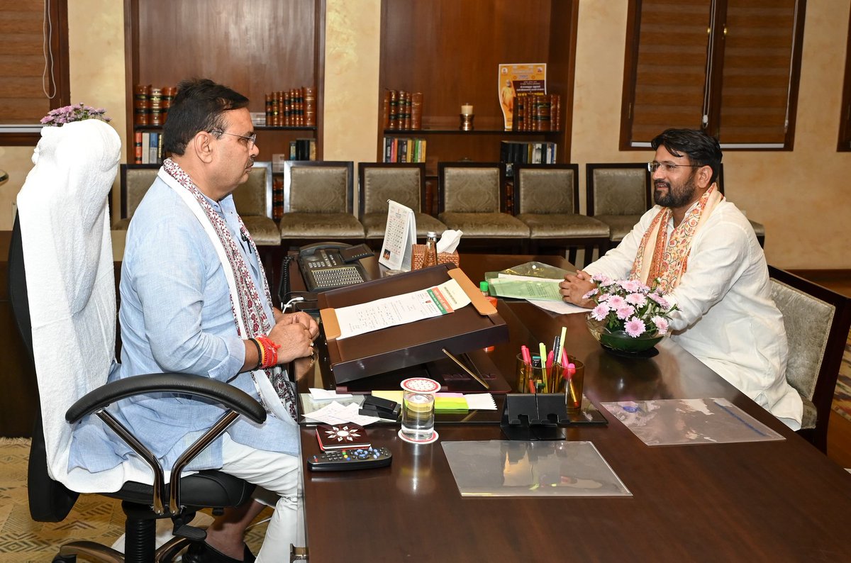 आगामी सीईटी में न्यूनतम पात्रता 40% करने की बात माननीय मुख्यमंत्री श्री <a href="/BhajanlalBjp/">Bhajanlal Sharma</a> जी के पास रखी है l
और आगामी सीईटी में 40% पास का क्राइटेरिया रखने का माननीय मुख्यमंत्री जी का छात्र हितेषी फैसला होगा l
माननीय मुख्यमंत्री जी की सोच युवा हितेषी है l
#धन्यवाद_मुख्यमंत्री_महोदय