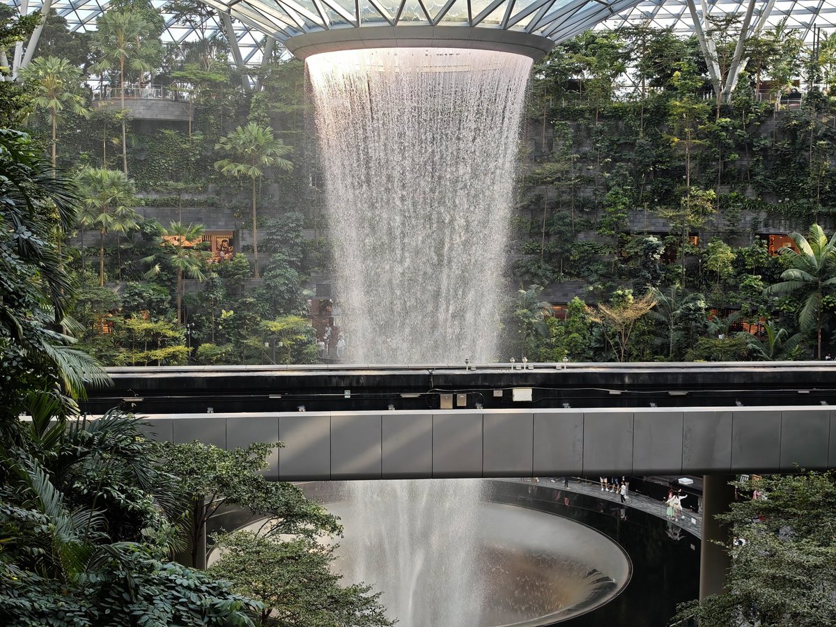 Wrapping up another SEA trip, this time 30 hours in Singapore. Excited to see more Xiaomi Homes popp