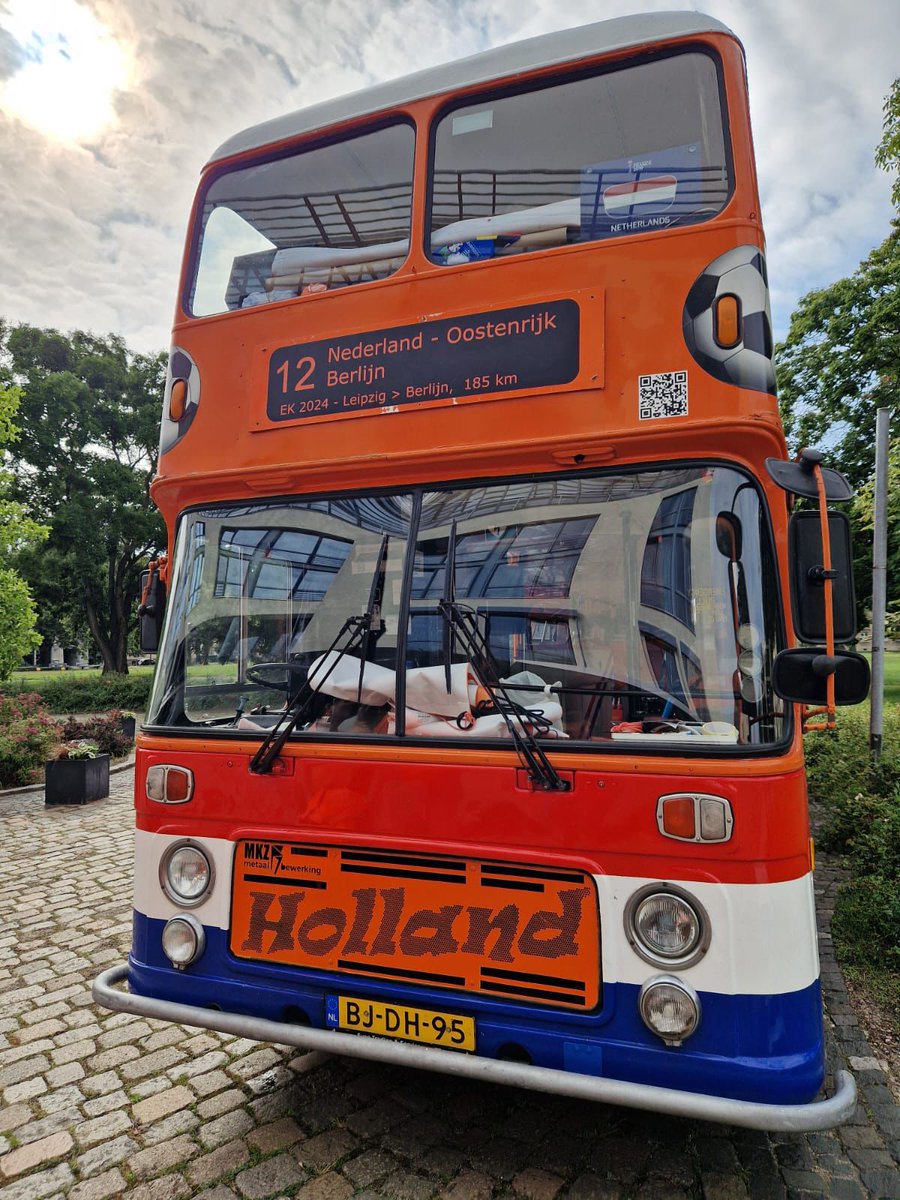 DutchOrangebus's tweet photo. De #oranjebus heeft een nieuwe bestemming! Wij zijn onderweg! 🚍 Nächste stop: 🏟️ #BERLIJN 

#NEDAUT #oranjebus #nothinglikeoranje #createhistory #oranjefans #codeoranje #NEDAUT #Berlin #EURo2024 https://t.co/IzgKge8rJc