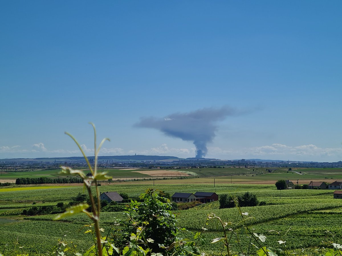 benoit51390's tweet photo. Vu de #Lhéry je me disais qu'il était bizarre ce nuage.
Vu de #Vrigny , je sais pourquoi!😬
🔥🔥 https://t.co/MBvSkzAJpE