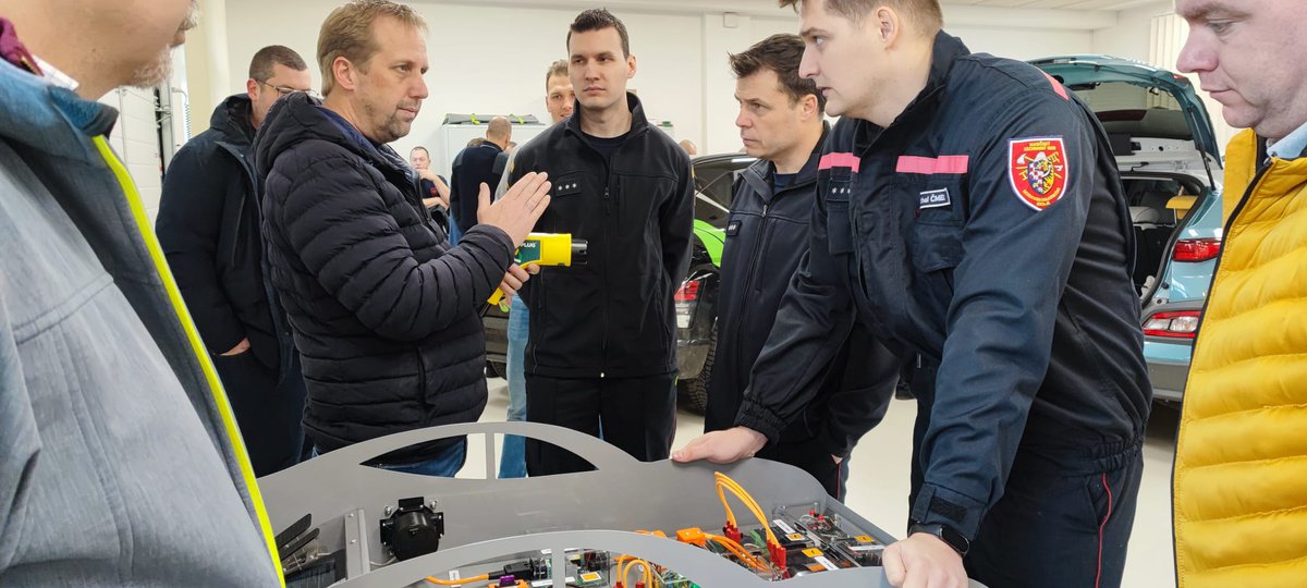 TSsolutions_'s tweet image. Total Safety Solutions recently showcased our Emergency Plug and AVL Stingray™ One in the Czech Republic, collaborating with AVL and PROIZS. Stay tuned for highlights from Chyňava and Frýdek-Mistek! 

#SafetyInnovation #DemoTour #AVL #PROIZS #emergencyplug #avlstingrayone