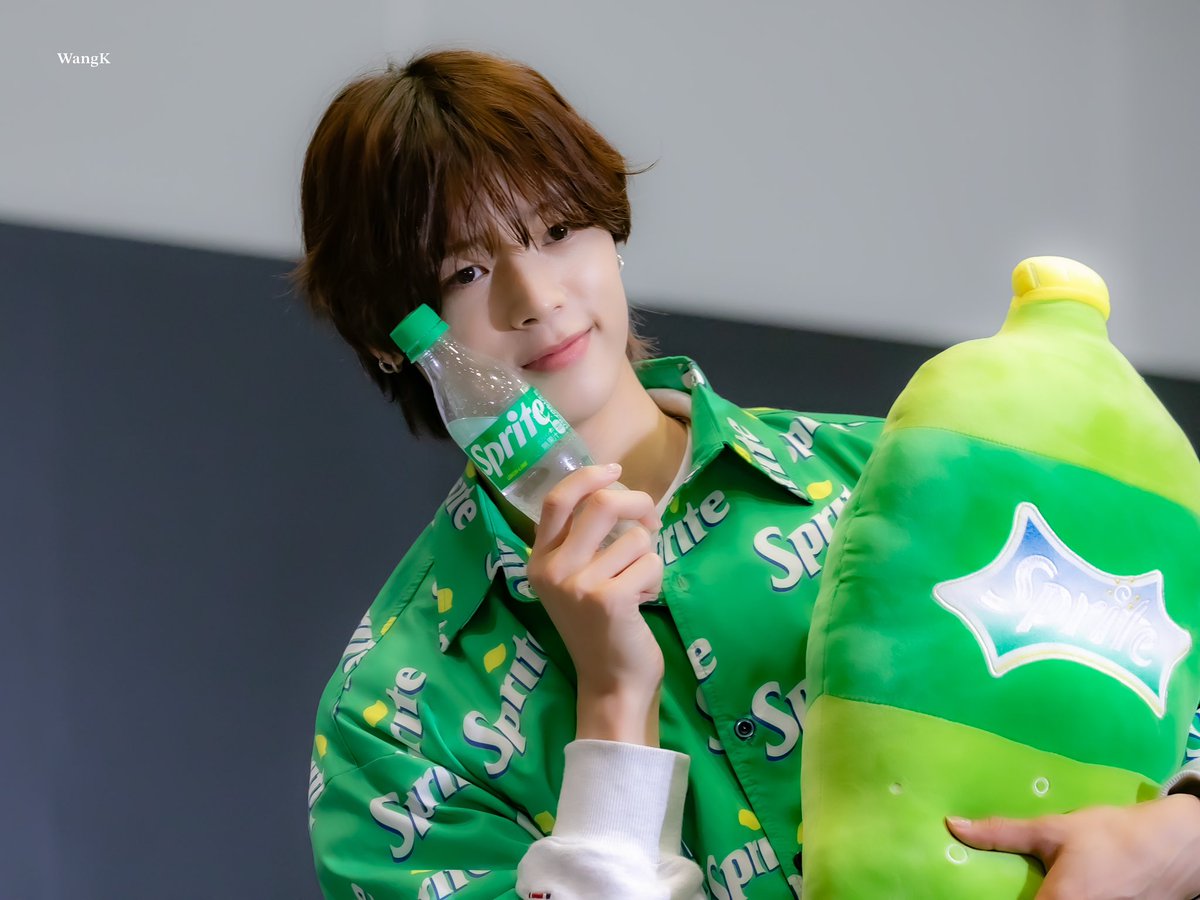 _WangK_'s tweet photo. 240622 プレサ サイン会 사인회 대면팬싸 HQ

Sprite King 👑🫧

#andTEAM #앤팀 #andTEAM_K 
#케이 #ケイ #K https://t.co/AIpSNXK8d6
