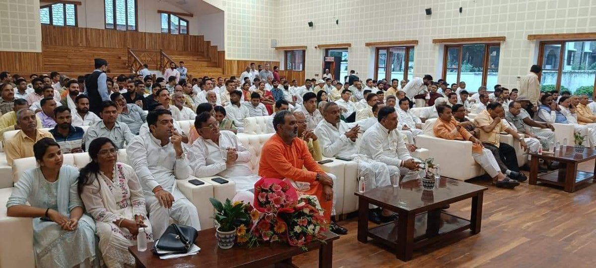 मुख्य सेवक सदन, #मुख्यमंत्री_आवास_देहरादून में आयोजित बैठक में प्रतिभाग किया। प्रदेश के #यशस्वी_मुख्यमंत्री आदरणीय #श्री_पुष्कर_सिंह_धामी_जी का मार्गदर्शन प्राप्त हुआ।
<a href="/pushkardhami/">Pushkar Singh Dhami</a>