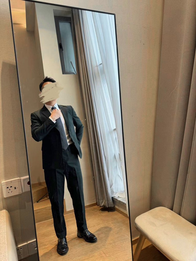 被锁着最小的锁看镜子
直接沦陷在羞耻和兴奋中
玩M的欲望被无限恶堕抢占心智…