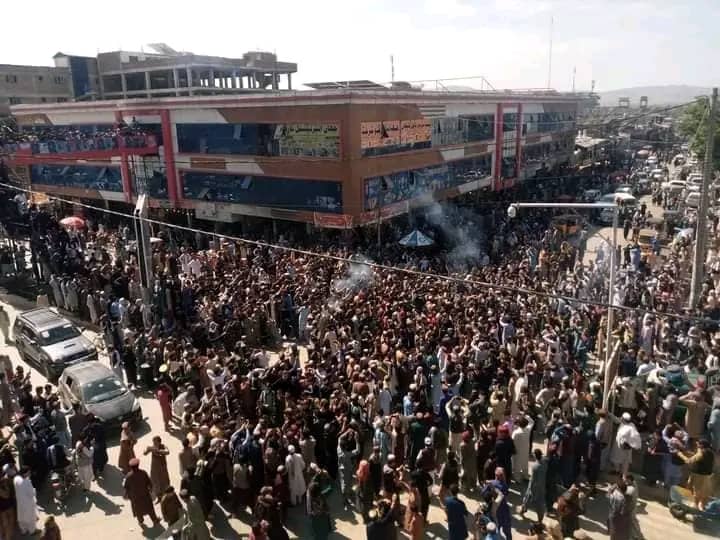 Cricket fans converge in large numbers in Khost province to celebrate #AfghanAtalan's historic win over Australia in the #T20WorldCup. 🤩

#AFGvAUS | #GloriousNationVictoriousTeam