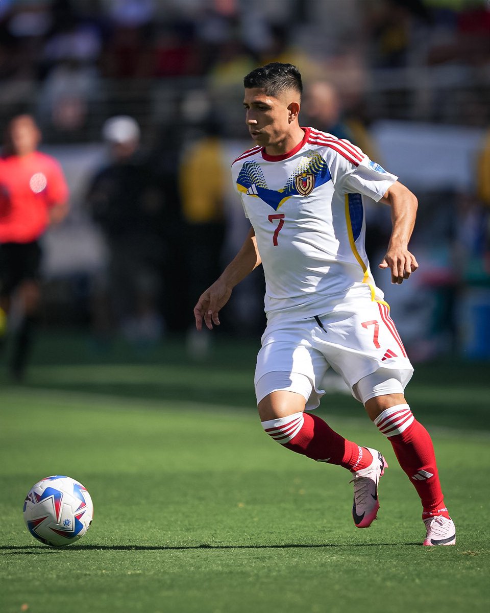 QSavarino10's tweet photo. Gran comienzo en la @CopaAmerica Toda la Gloria para Dios🙌🏻 seguimos🇻🇪 https://t.co/didfm0JCrs