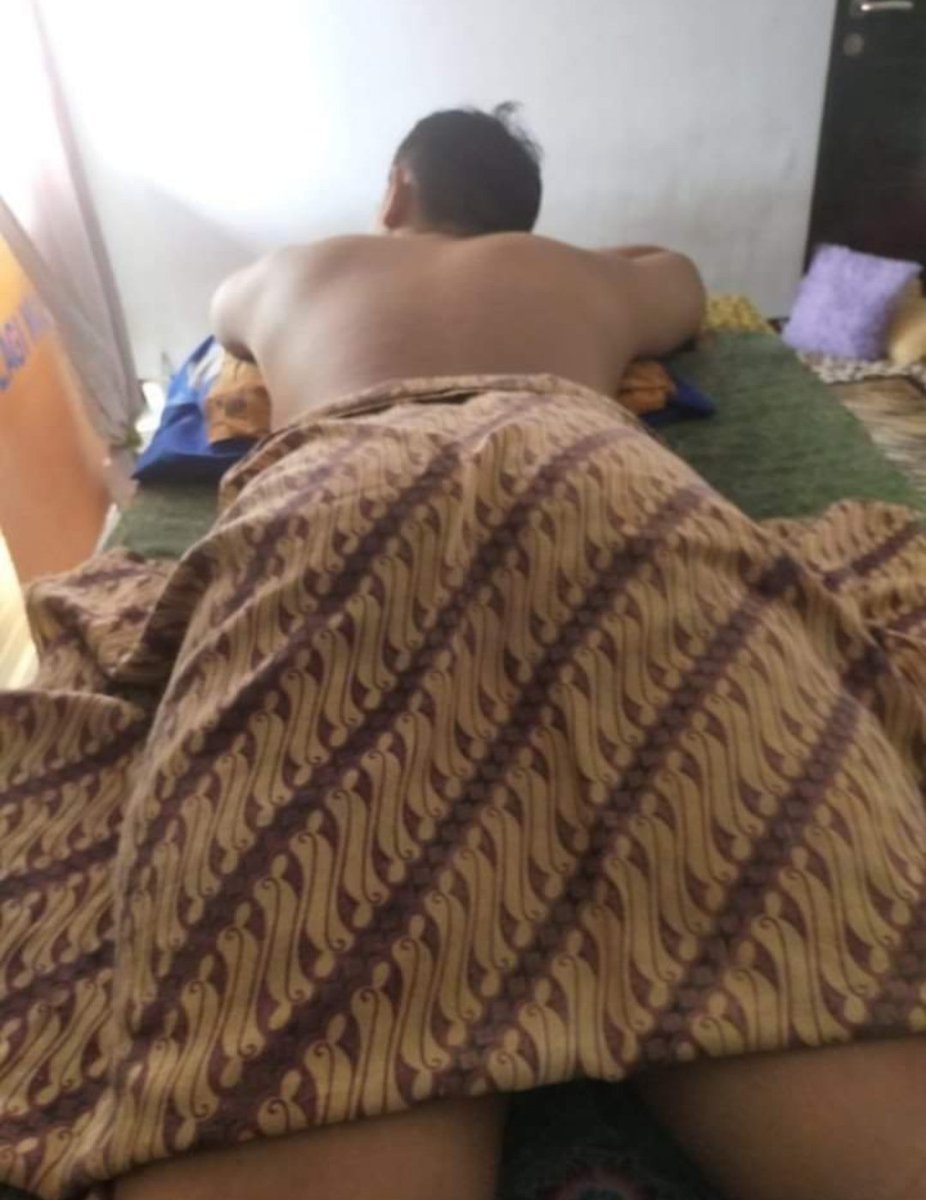 pijatomhan's tweet photo. Yg mo pijat silahkan DM cikampek karawang https://t.co/WGp3m8hZF4