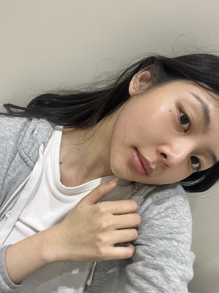 noeysavitta's tweet photo. หญิงสาวผู้รักการทำ inmode สุดๆ ใครแก้มเยอะเหนียงเยอะมาเกาทีแนะนำเครื่องนี้ เนยทำแก้ม+เหนียงแค่ 2,600บาทเอง สลายไขมันและยกกระชับด้วย อายุเริ่มเยอะไม่แนะนำฉีดแฟตมันเสี่ยงหย่อนคล้อยอ่ะ😂 https://t.co/nZ4vsbi8mY