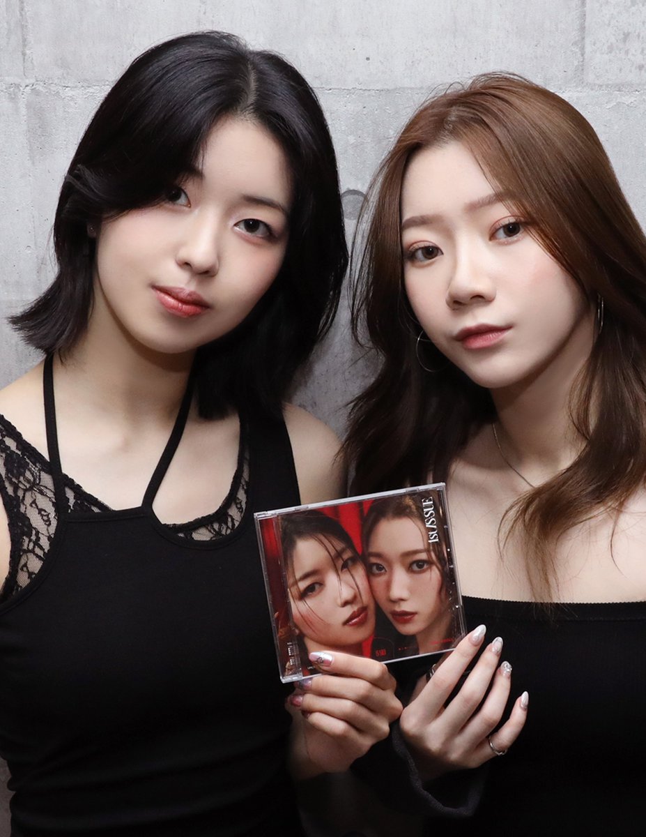 issue_is_coming's tweet photo. 📸Did you find out there’s a different unit photo on the back of the CD jacket?

IS:SUE DEBUT SINGLE
┃𝟭𝘀𝘁 𝗜𝗦:𝗦𝗨𝗘┃
2024.06.19 Release

#YUUKI #ユウキ #유우키
#RINO #リノ #리노
#ISSUE #イッシュ #이슈
#1st_ISSUE #ISSUE_CONNECT https://t.co/gN2z19XnSS