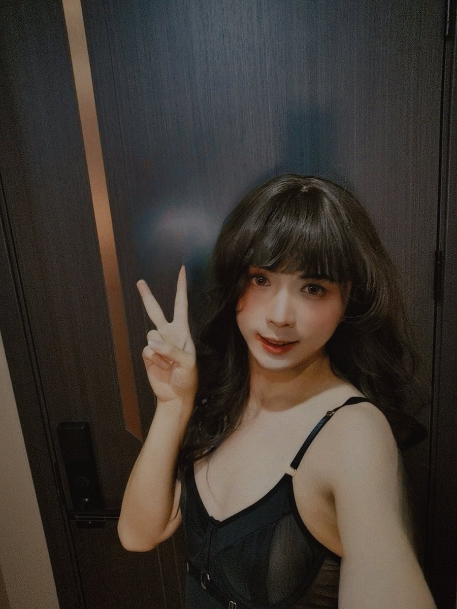 好累 但还是
✌耶一个
#伪娘 #女装 #crossdresser